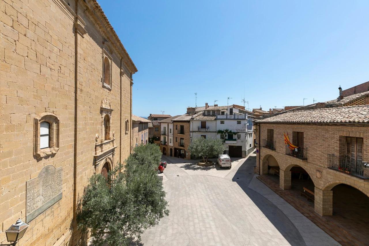 Apartamentos Vino Tinto Y Restaurante Tomate Rosa Adahuesca Esterno foto